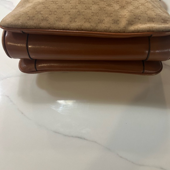 RARE Authentic vintage Celine Triomphe crossbody in suede and leather. EUC. - Picture 7 of 16